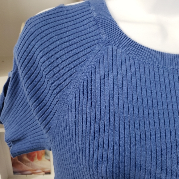 Express Blue Top - Picture 2 of 8